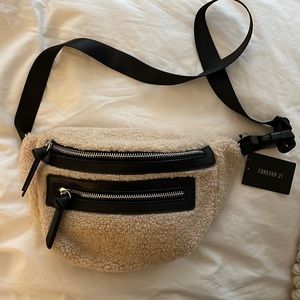 NWT Forever 21 Sherpa fanny pack